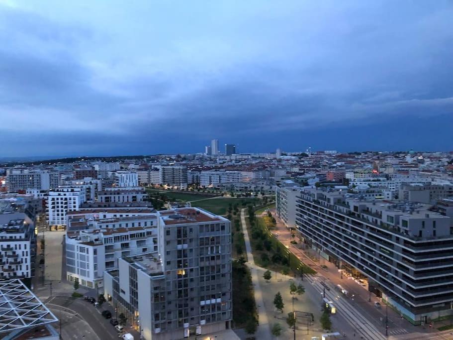 Stunning View Over Vienna In City Center Appartement Buitenkant foto