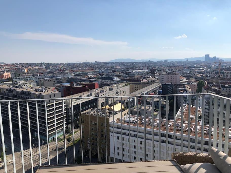 Stunning View Over Vienna In City Center Appartement Buitenkant foto